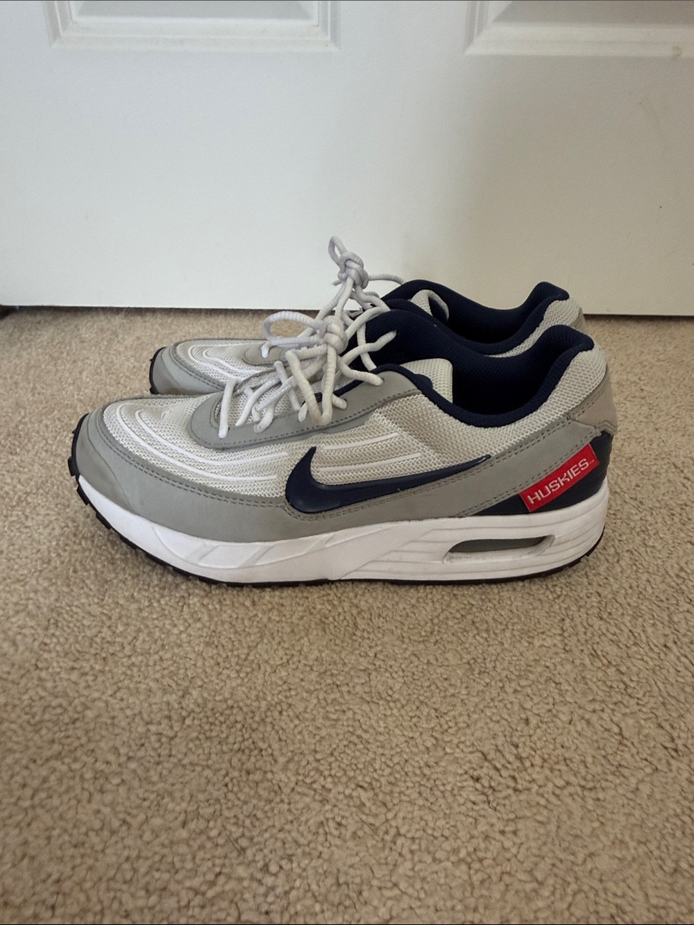 NCAA x Nike Air Max Verse UConn Men’s Sneakers Size 6.5 - Picture 3 of 7